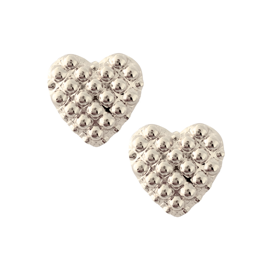 Aros Corazón Plateado Texturizado – Amor con brillo eterno