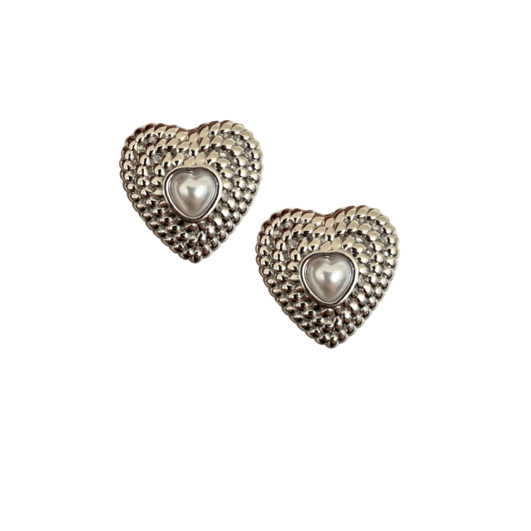 Aros Corazón Plata Texturizada con Perla Central