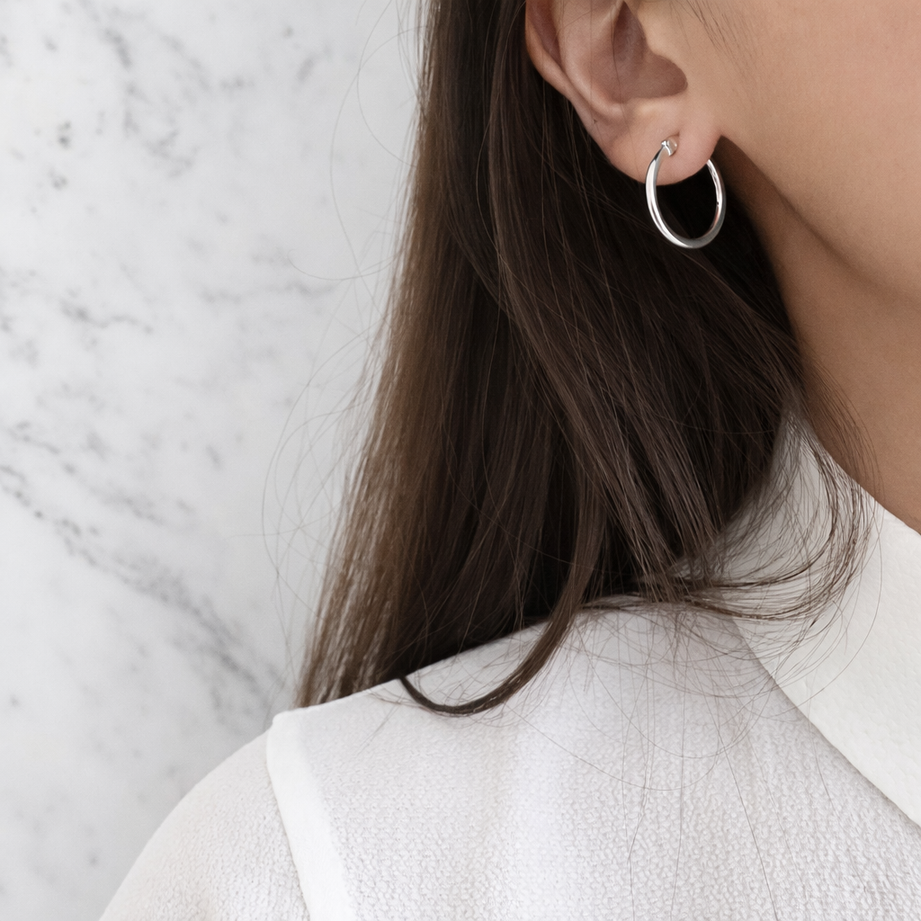 Aros Argollas Mary Plateado de Acero 25 mm – Las Básicas de Siempre