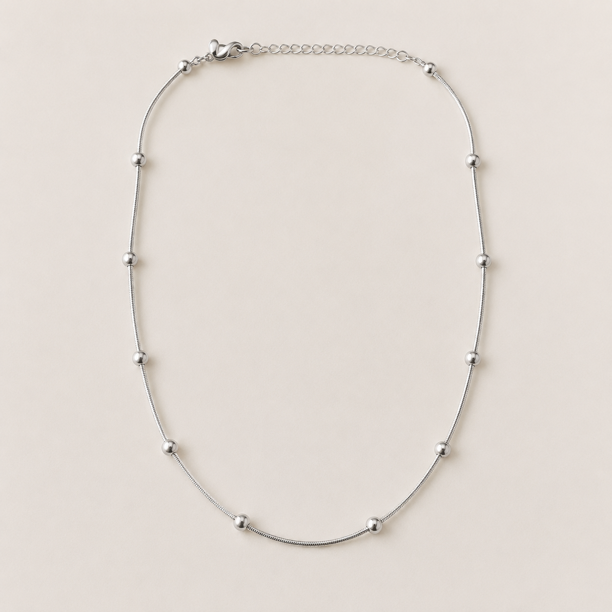 Collar Plateado con Bolitas de Acero Hipoalergénico para pieles sensibles