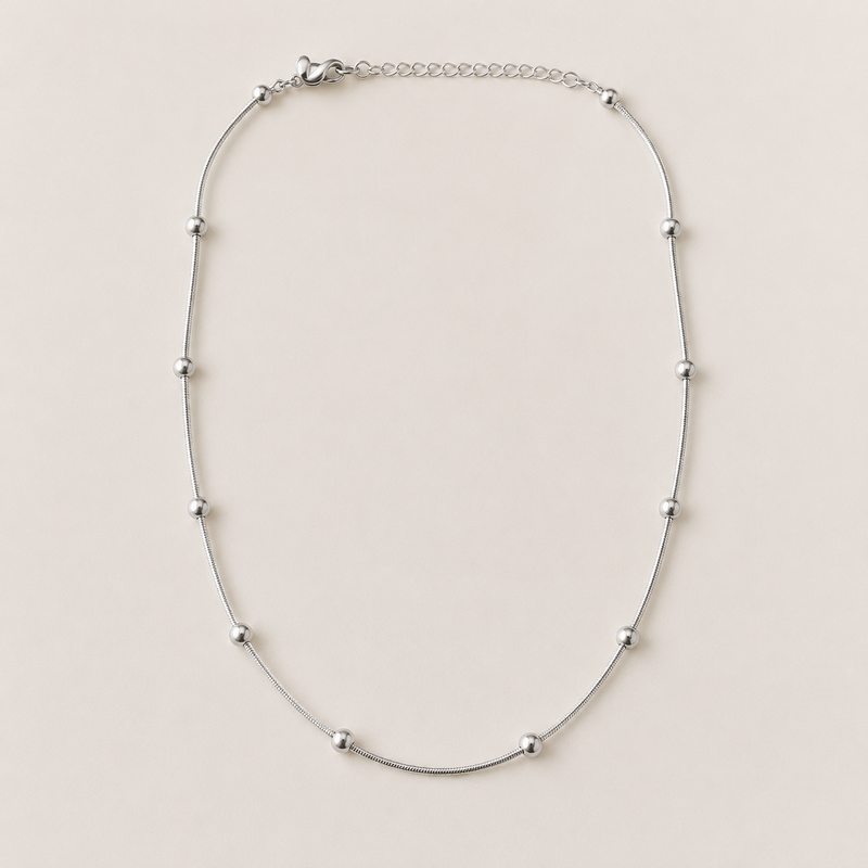 Collar Plateado con Bolitas de Acero Hipoalergénico para pieles sensibles