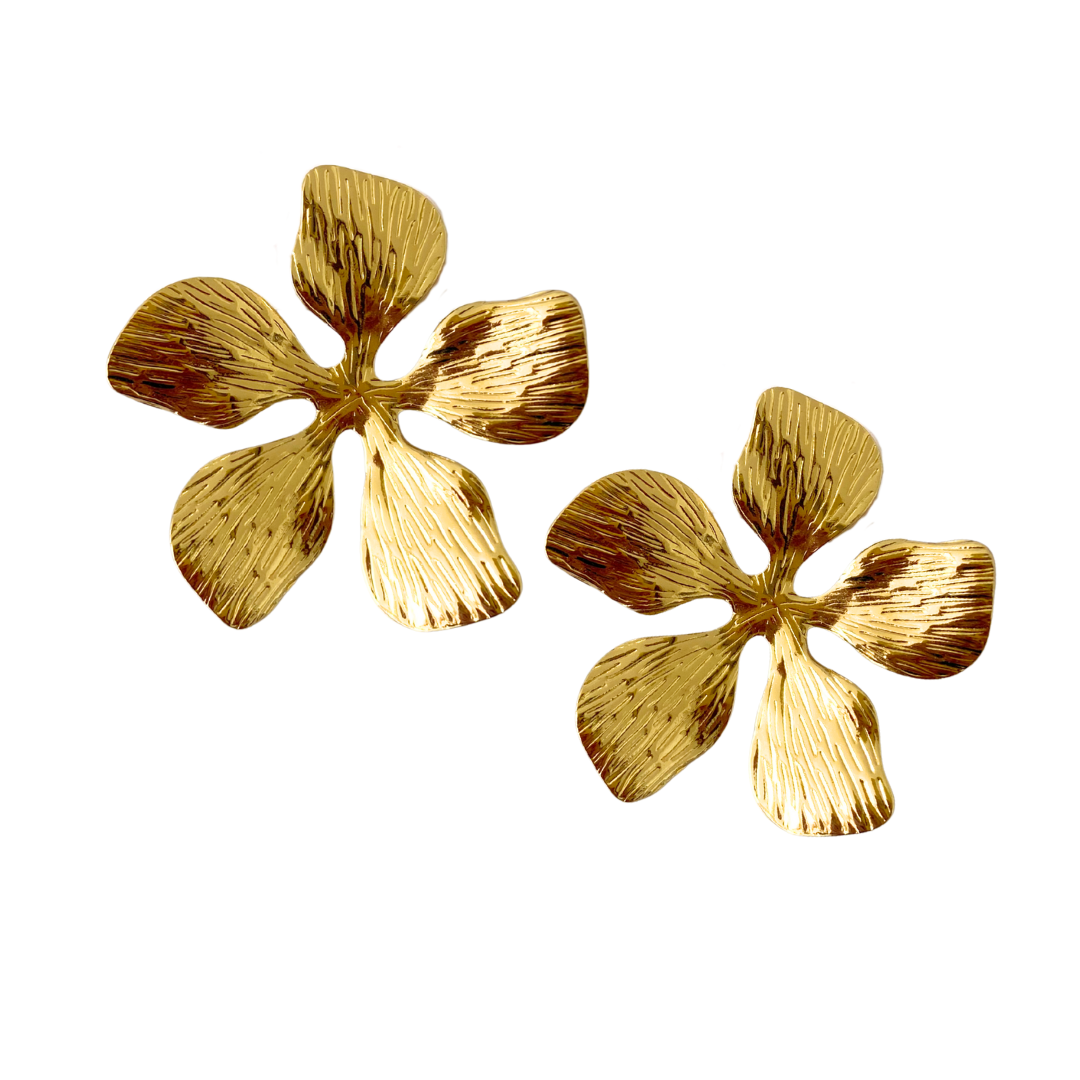 Aros Flor Dorada – Sofisticación natural en cada detalle