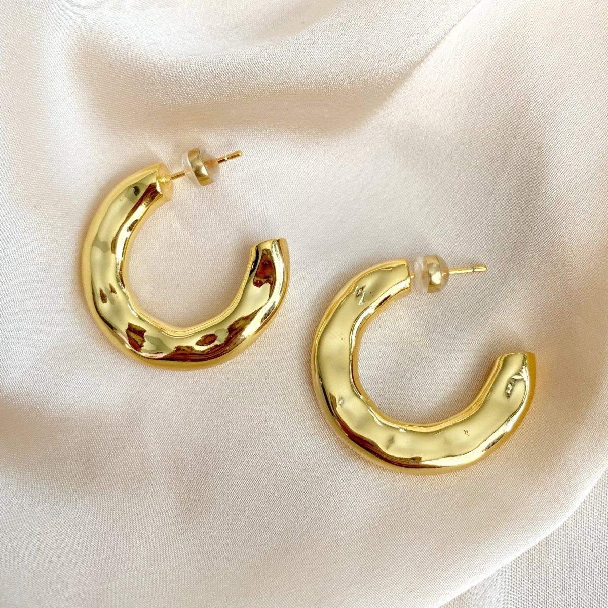 Aros Argollas Magma baño de oro - La Fábrica Store