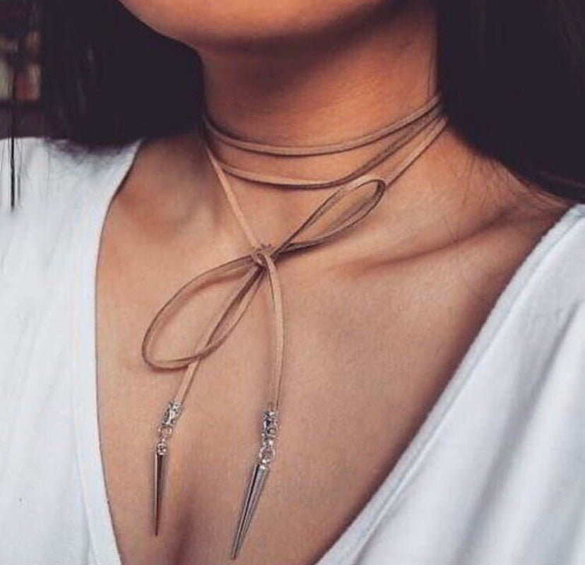 Choker Lazo Emma Camel Gamuza
