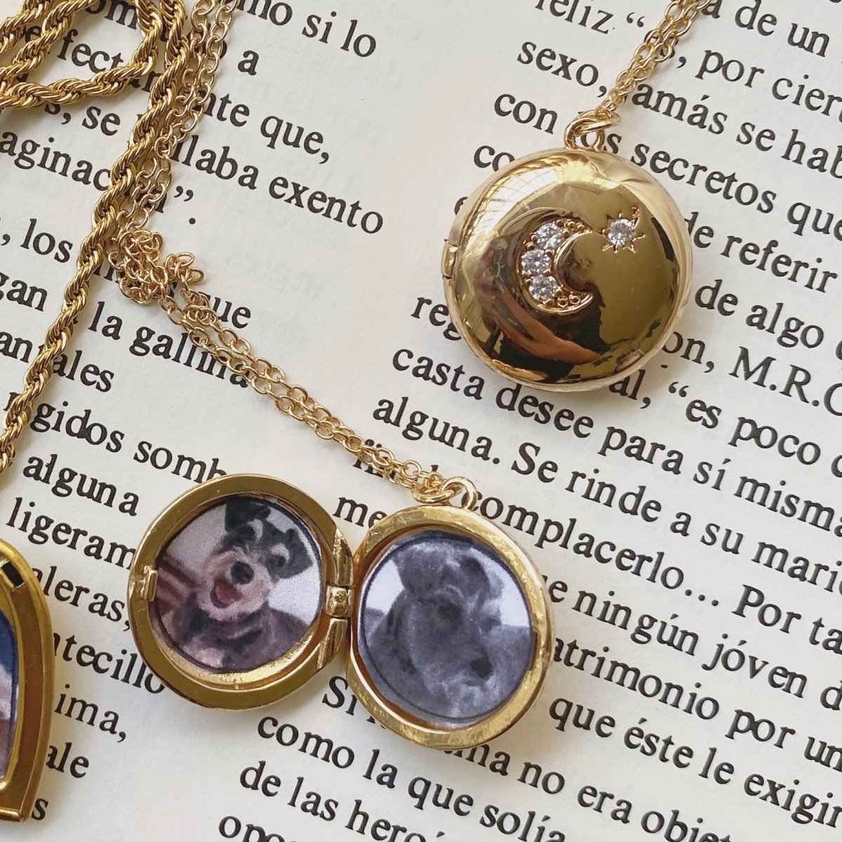 Collar Colgante Relicario para guardar foto en  Baño de oro  y Circones