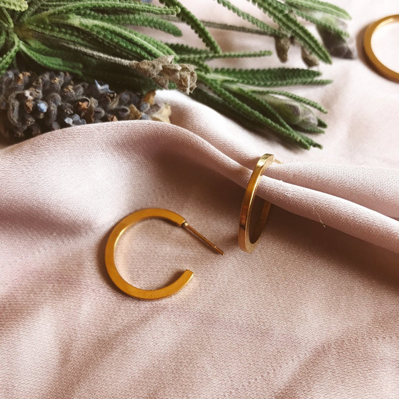 Aros Argollas Cornelia Dorado - La Fábrica Store (4739965321278)