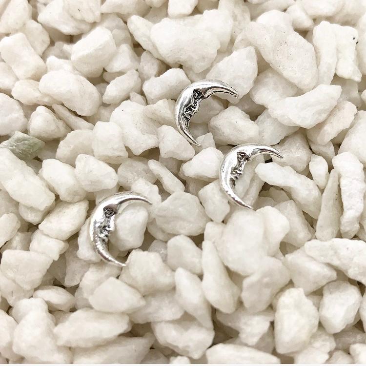 Aros Solitario Boho Moon Plata - La Fábrica Store